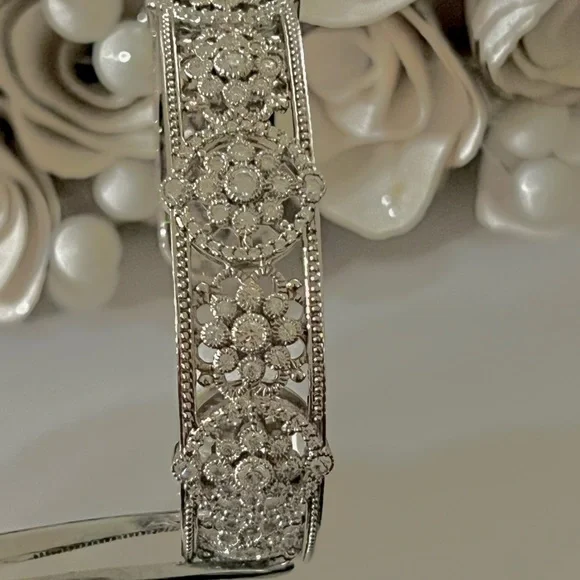 Judith Ripka large cuff bracelet - Picture 2 of 9